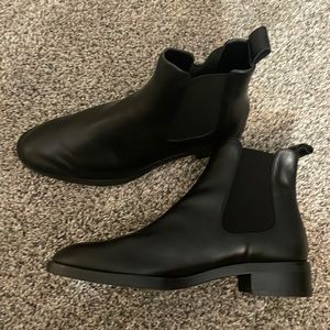 Zara LIKE NEW black booties size 39